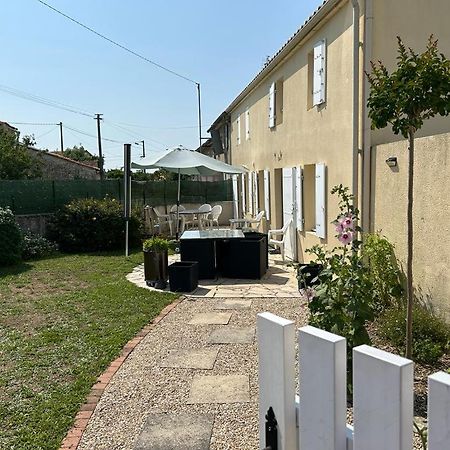 Вілла Les Tremieres Le Thou Екстер'єр фото