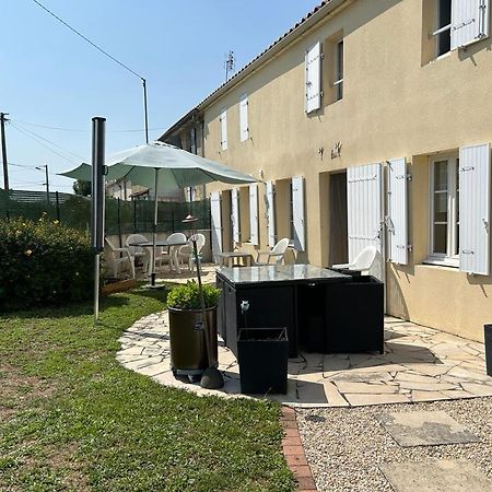 Вілла Les Tremieres Le Thou Екстер'єр фото