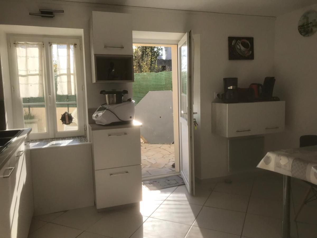 Вілла Les Tremieres Le Thou Екстер'єр фото