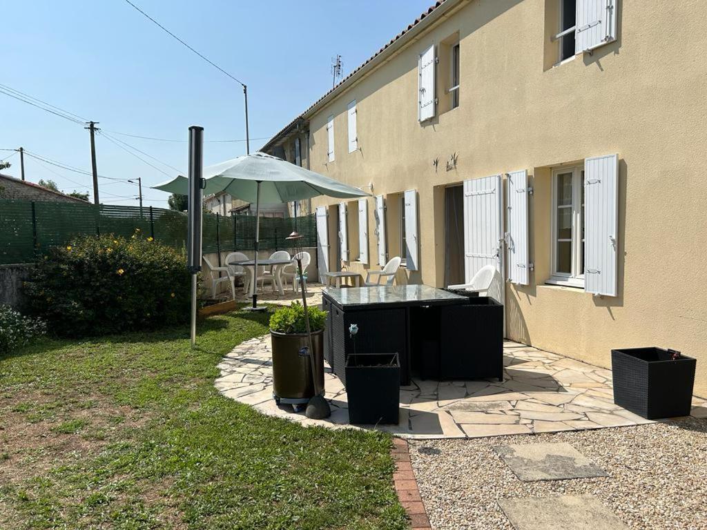 Вілла Les Tremieres Le Thou Екстер'єр фото