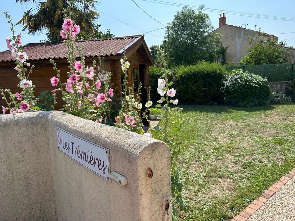 Вілла Les Tremieres Le Thou Екстер'єр фото