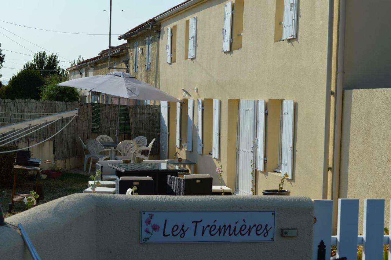 Вілла Les Tremieres Le Thou Екстер'єр фото