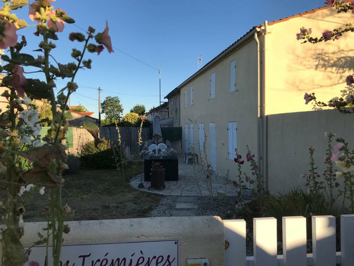 Вілла Les Tremieres Le Thou Екстер'єр фото